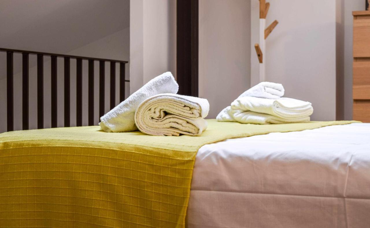 Loft Besalu Alojamiento Centrico Y Acogedor Bagian luar foto