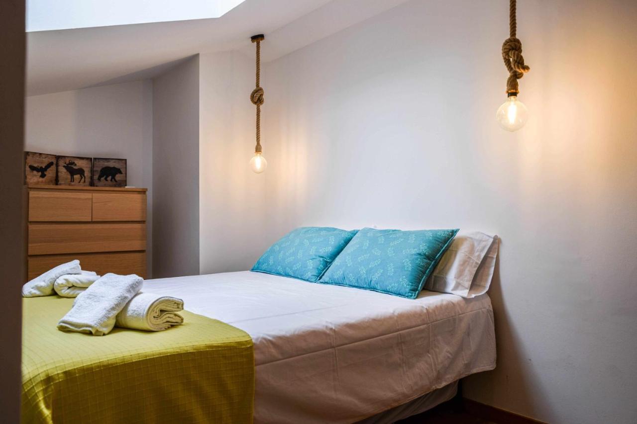Loft Besalu Alojamiento Centrico Y Acogedor Bagian luar foto