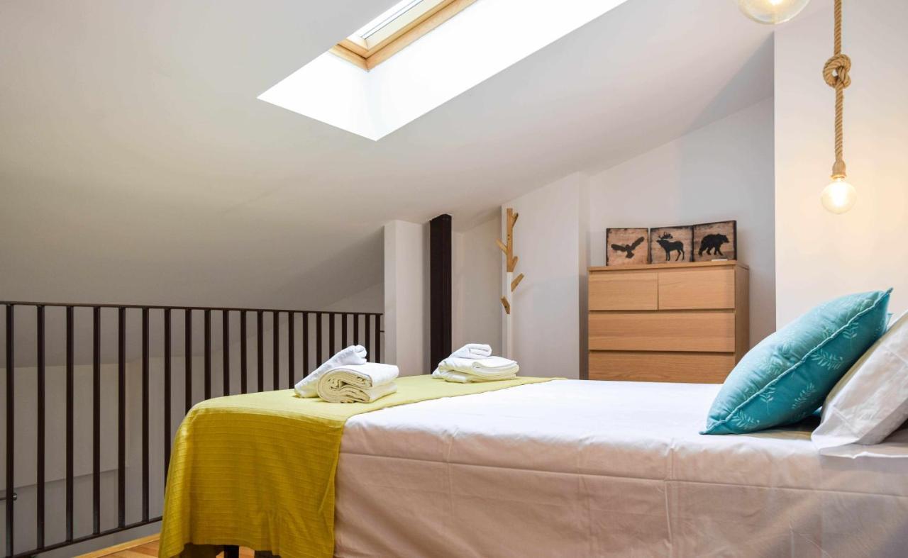 Loft Besalu Alojamiento Centrico Y Acogedor Bagian luar foto