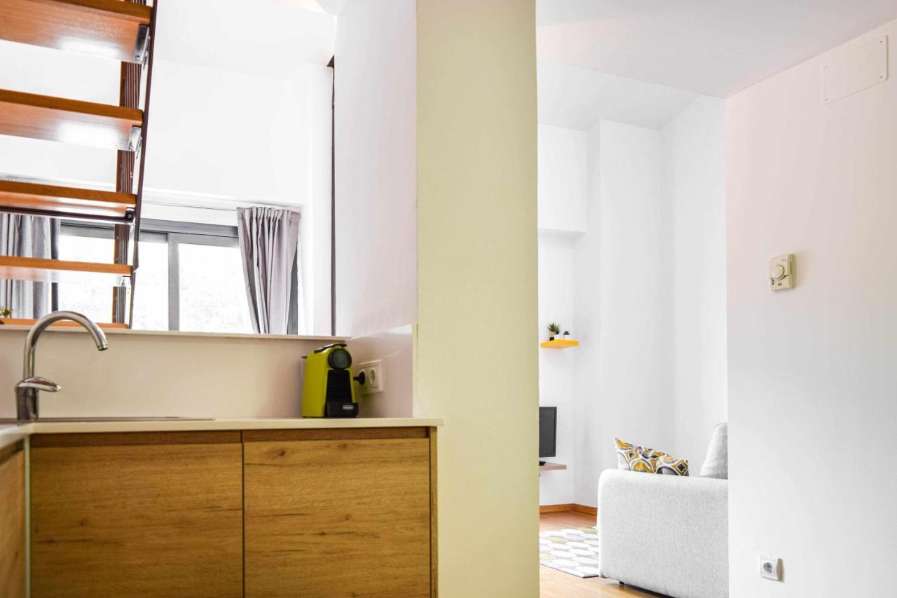 Loft Besalu Alojamiento Centrico Y Acogedor Bagian luar foto